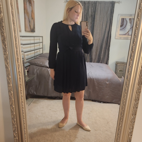 Vince Camuto Navy Blue, Long Sleeved, Pleated Short Dress, Waist Tie - Brand New - Picture 2 of 4